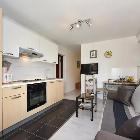 Lovely Apartment In The Groundfloor Zadar Exterior photo