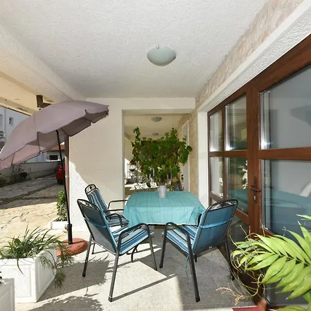 Lovely Apartment In The Groundfloor Zadar Exterior photo