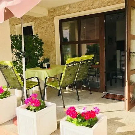 Lovely Apartment In The Groundfloor Zadar Exterior photo